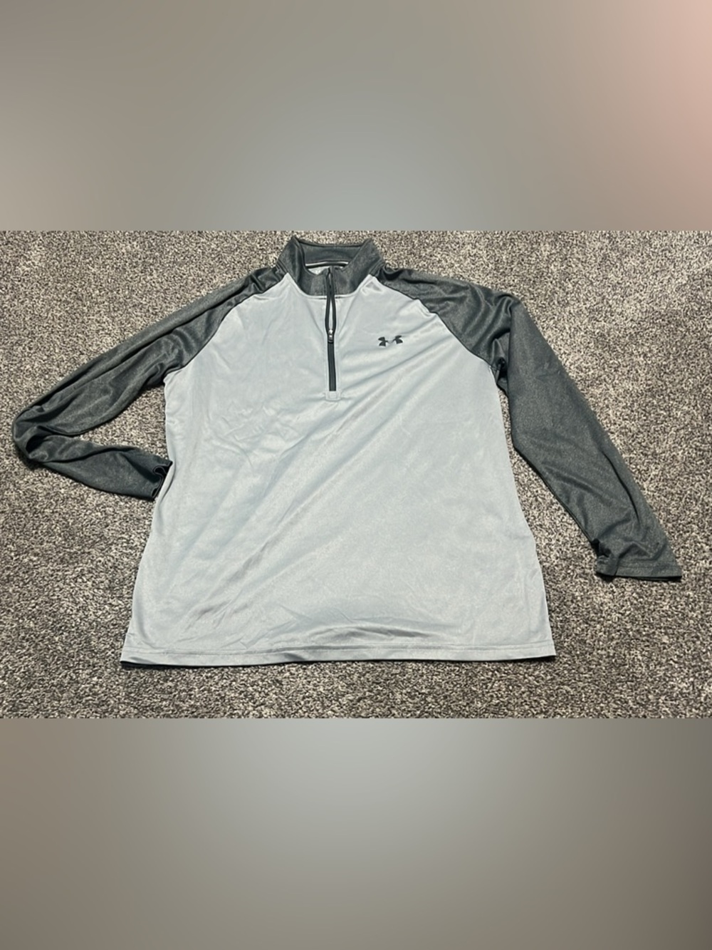Men’s XL under Armour lightweight heat gear quarter zip long sleeve